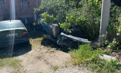 Takla Atıp Bahçeye Devrilen Otomobilin Sürücüsü Yaralandı