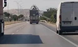 Afyon'da Kamyon Dehşeti! Açık Damper Levhaları Devirdi
