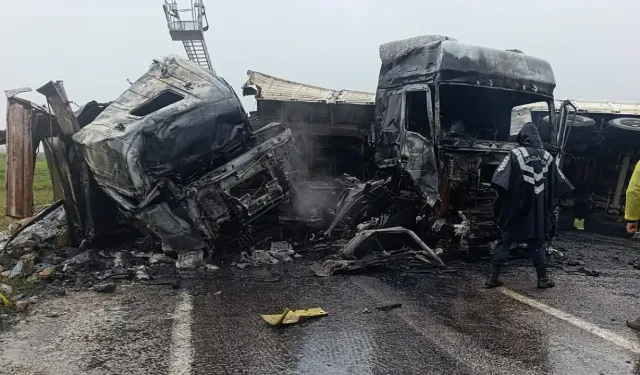 Afyon'da Araç Yangını Korkuttu: Kısa Sürede Müdahale