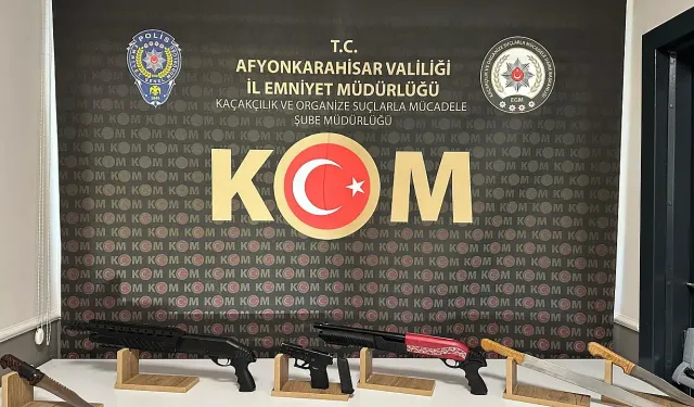 Afyonkarahisar'da Polis Maskeli Motosikletli Çeteyi Çökertti