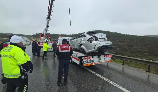 Feci Kazada Sürücü Yaralı, Eşi Hayatını Kaybetti