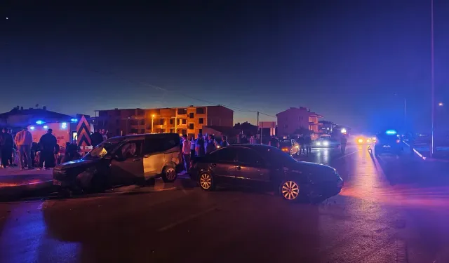 İki Otomobilin Çarpıştığı Kazada 4 Kişi Yaralandı