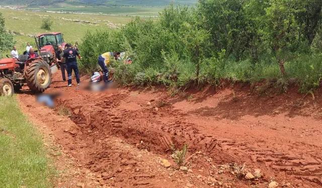 Traktör Devrildi: 1'i Çocuk 2 Kişi Öldü