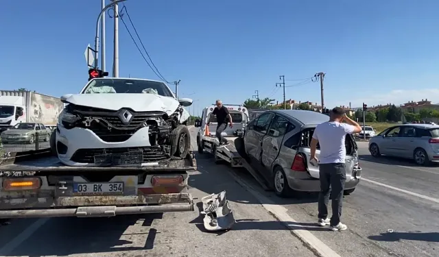 Ambulansa Yol Vermek İsterken Zincirleme Facia!