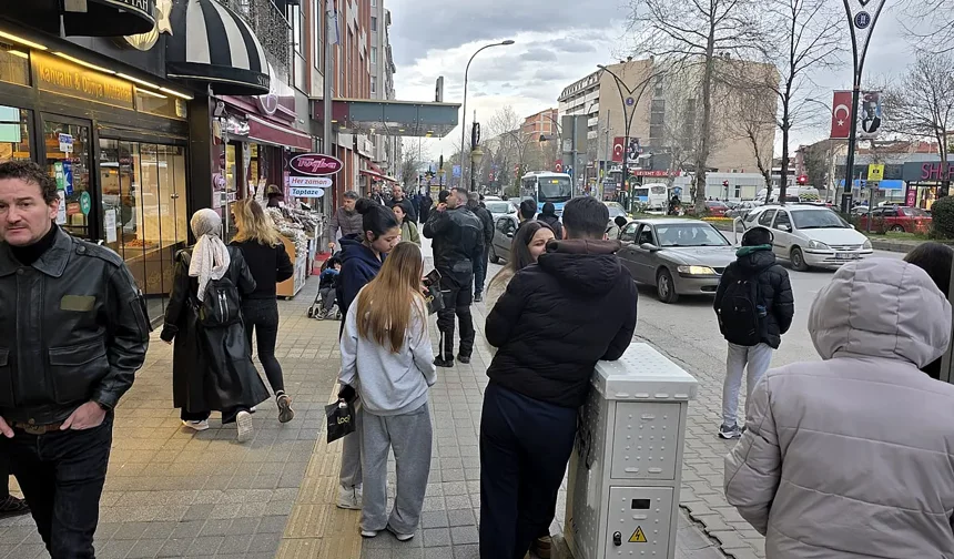Deprem Anı Kamerada. Vali Depremle İlgili Bilgi Verdi