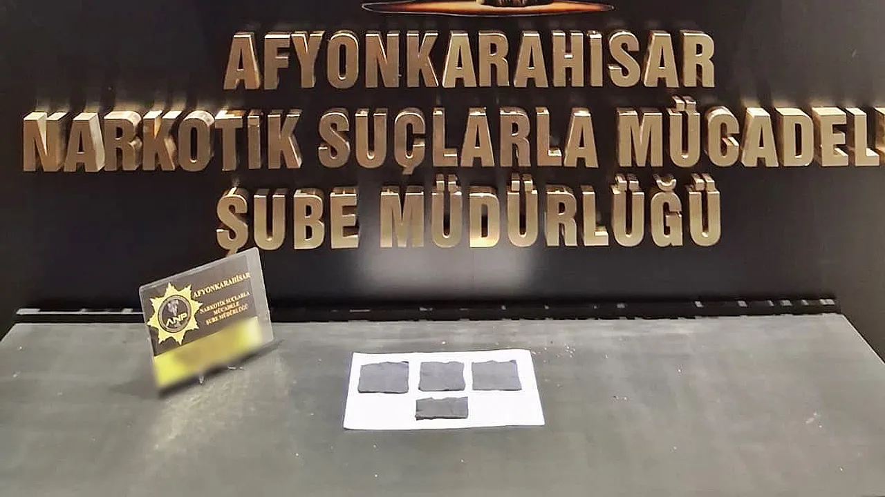 Polis Araçta Uyuşturucu Ele Geçirdi